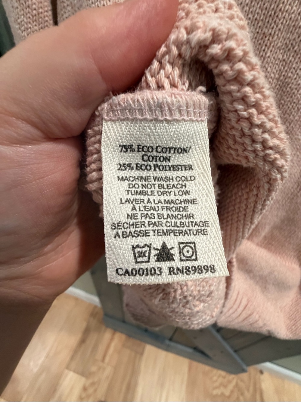 Cotton Country. Y Parkhurst Pink Cable Knit Sweater V Neck made in Canada - Picture 6 of 6